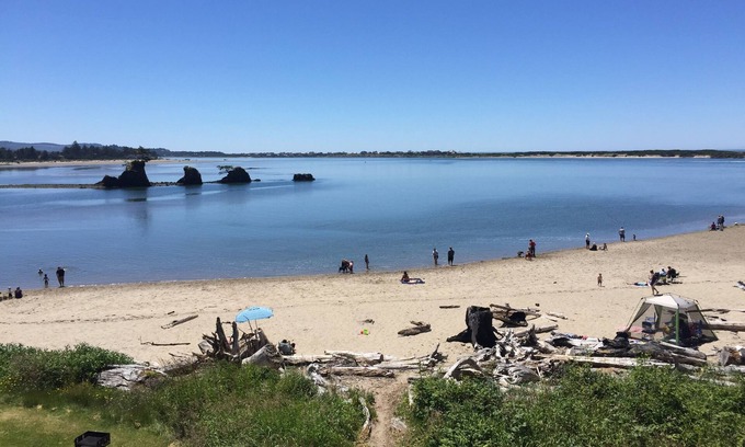 Lincoln City Condo | Beautiful Siletz Bayfront Condo