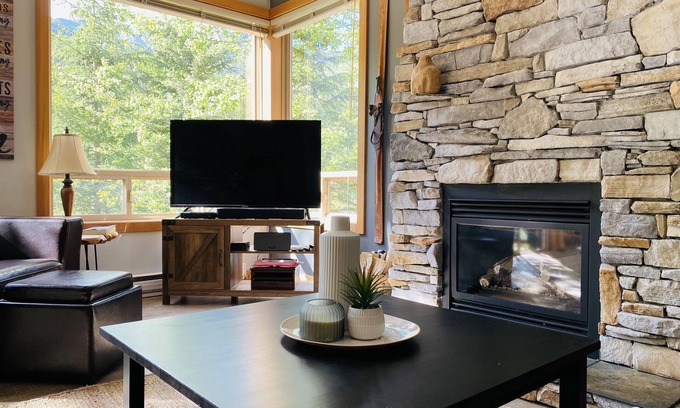 East Kootenay House | Beautiful Ski In/Out Riverside Retreat at the Base of Panorama ♥️♥️
