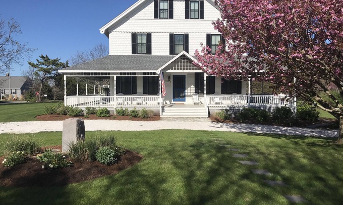 Dennis House | Beautiful, Spacious Antique Farmhouse Steps to Private Beach