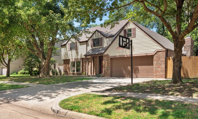 Norman House | Beautiful Spacious Home near OU Campus