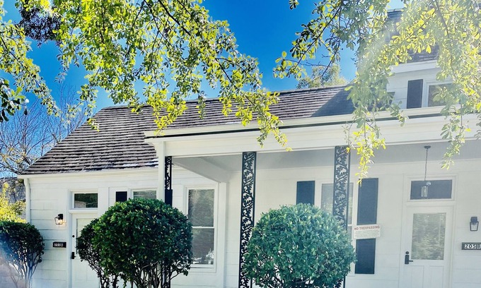 Wilson Apartment | Beautiful Spacious Home in Historic District