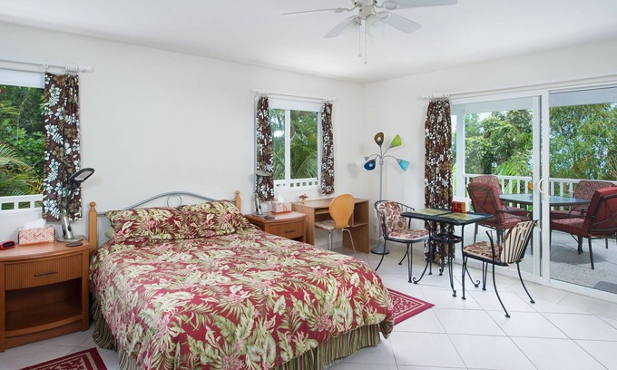 Kalaoa Apartment | Beautiful, Spacious, Garden View Studio with Kitchenette. Wir Sprechen Deutsch.