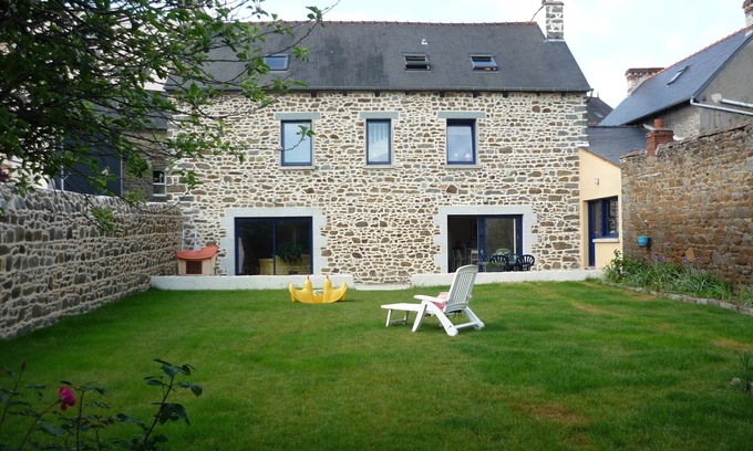 Saint-Brieuc House | Beautiful stone house with garden in the center of St Brieuc.