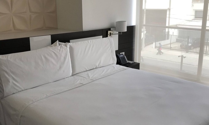 San Patricio Apartment | Beautiful studio apartment Bogota North