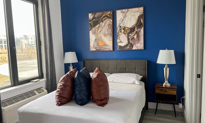 Elizabeth Apartment | Beautiful Studio Near Airport 7756