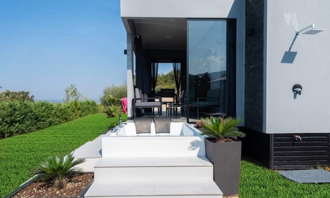 Scarlino Apartment | Beautiful Suite with large private garden and hot tub