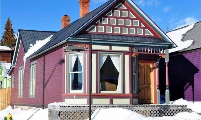 Leadville House | Beautiful, Sunny 1880s Miner's Cabin 1 Block from Leadville's Main Street