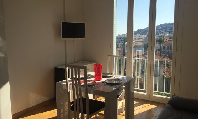 Jean-Medecin Apartment | Beautiful T2 downtown sea view - Nice Quiet, Clim, Sun and Sea