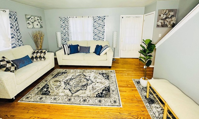 Milwaukee House | Beautiful Townhome!!!! Accepting Traveling Nurses