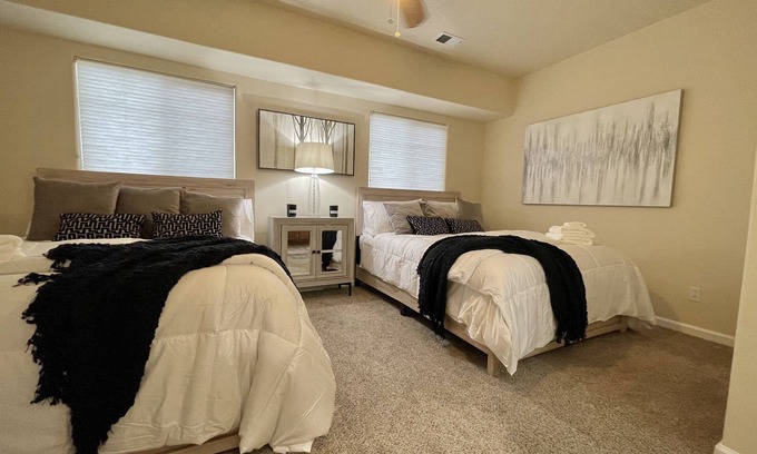 Northeast Reno House | Beautiful Townhouse 5 minutes from UNR, Midtown and the Truckee River!