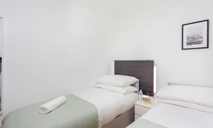Islington House | Beautiful Twin Room Next To Holloway Station 1