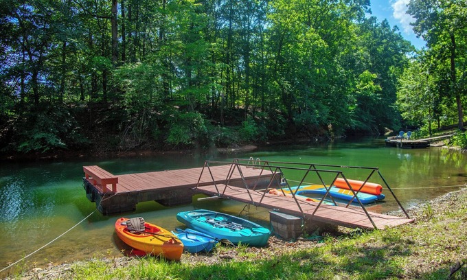 Seneca House | Beautiful Updated Clemson Lake House - 4 Miles from Downtown Clemson and the Stadium