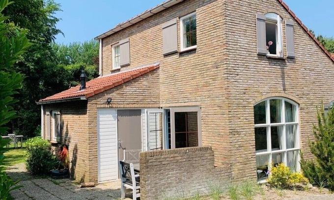 Westenschouwen House | Beautiful vacation home right next to the dunes and nature reserve in Burgh-Haamstede