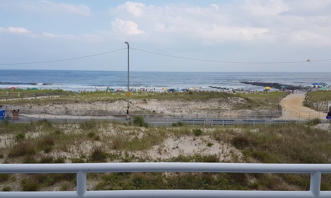 North End House | Beautiful views of the beach