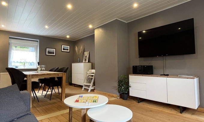Edertal House | Beautiful villa for 4 people with WIFI, TV, patio, pets allowed and parking