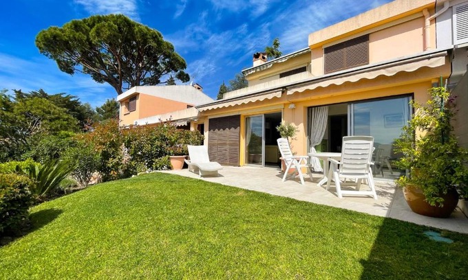 Mandelieu-La-Napoule Villa | Beautiful Villa 8 guests - Pool Access in Mandelieu
