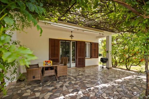 Kadumi Villa | Beautiful Villa Casa Theresa with grill in Porec