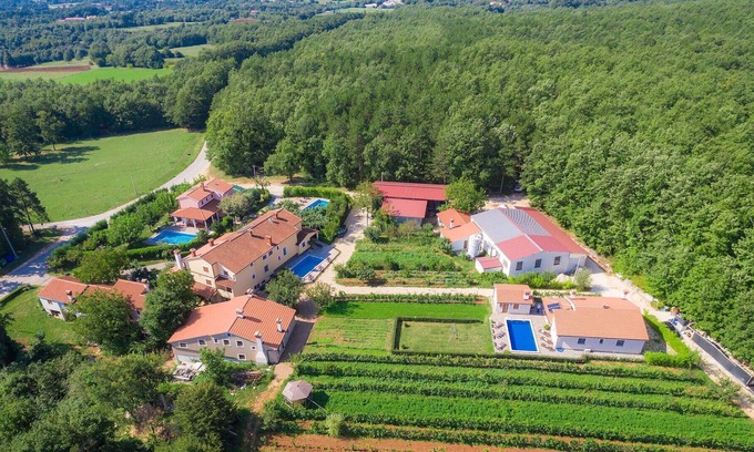 Laginji House | Beautiful villa for 12 guests with private pool, A/C, WIFI, TV, terrace, pets allowed and parking
