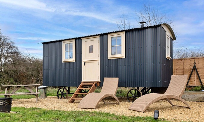 Brackley House | Beautiful villa for 2 people with WIFI and pets allowed