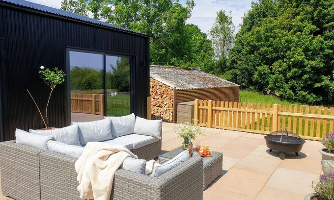 Howlett End House | Beautiful villa for 4 people with WIFI, TV and terrace