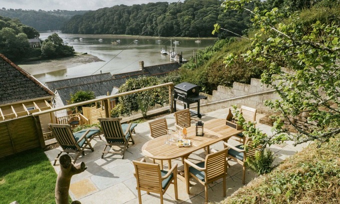 Truro House | Beautiful villa for 5 people with WIFI, hot tub, TV, terrace and pets allowed