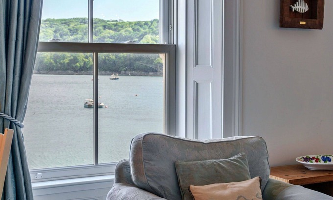 Kingsand House | Beautiful villa for 6 guests with WIFI, terrace and pets allowed