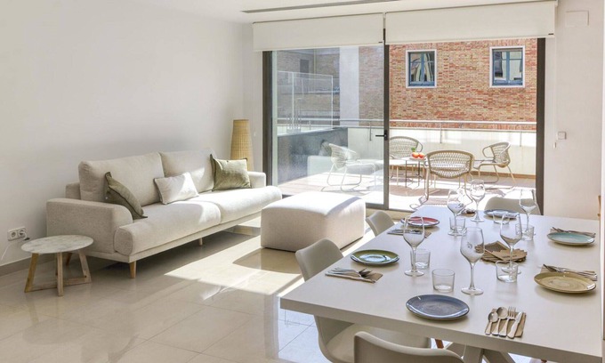 Figueres House | Beautiful villa for 7 people with A/C, WIFI, TV, terrace and parking