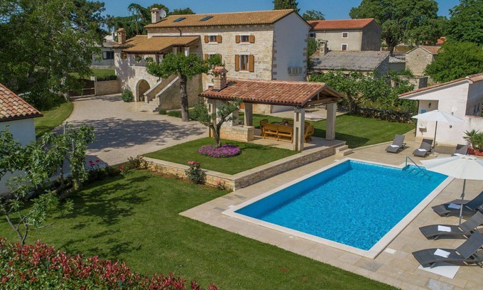 Municipality of Zminj House | Beautiful villa for 7 people with WIFI, A/C, private pool, TV, terrace and parking