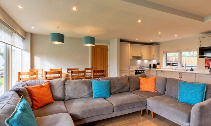 Dorsington House | Beautiful villa for 8 people with WIFI, TV and pets allowed
