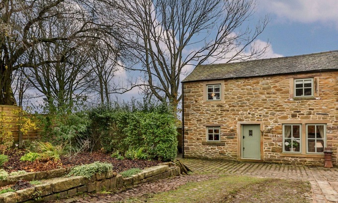 Blackburn House | Beautiful villa for 3 guests with WIFI, TV and pets allowed