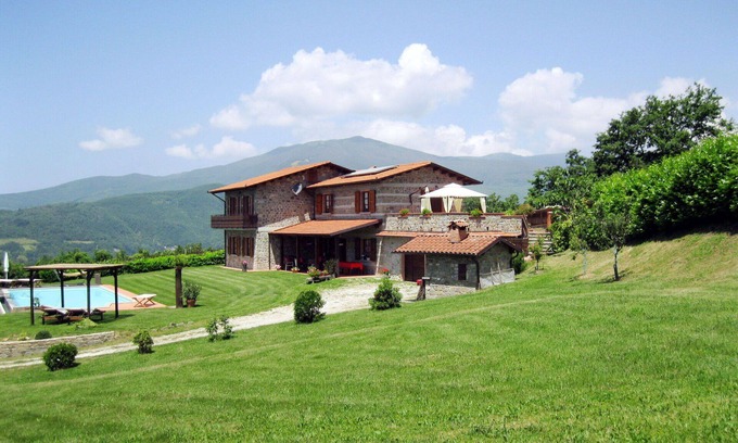 Caprignana Villa | Beautiful villa for 8 people with private pool, WIFI, TV and patio