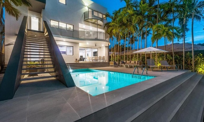 Northeast Coconut Grove Villa | Beautiful Villa Have in Miami