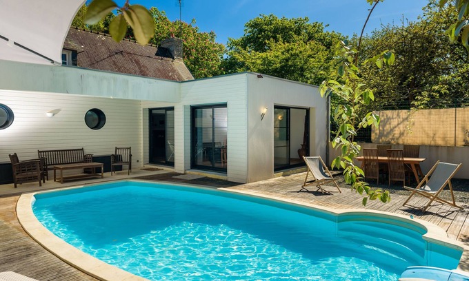Plomeur Villa | Beautiful villa in Plome with private pool