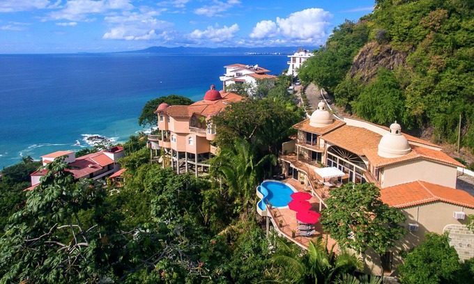 Conchas Chinas House | Beautiful Villa, Amazing Views in Upper Conchas Chinas, 6-9 Bedrooms