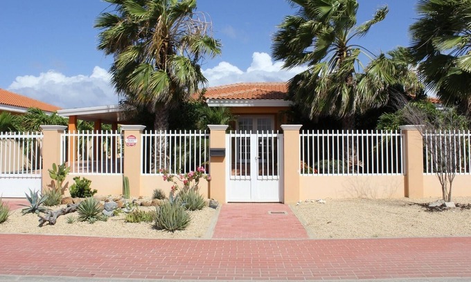 Esmeralda Villa | Beautiful Villa only minutes drive away from beaches