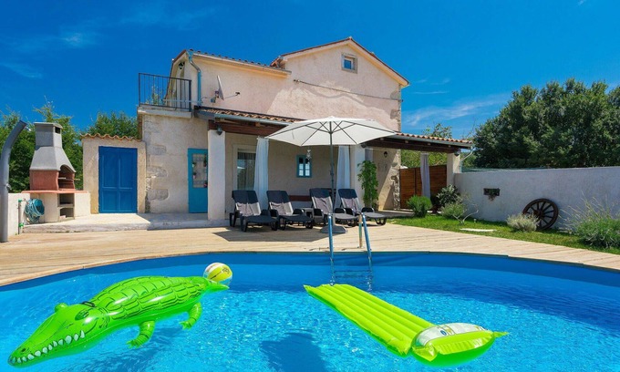 Salakovci House | Beautiful villa with A/C, WIFI, private pool, TV, terrace, pets allowed, panoramic view and par.