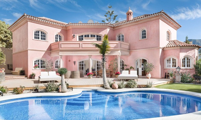 Adeje Villa | Beautiful villa with heated swimming pool and partial sea views