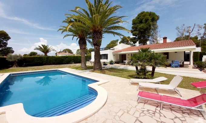 Calafat Villa | Beautiful villa with Mediterranean style 500 m from the beach