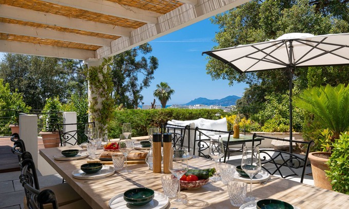 Cannes City Centre House | Beautiful villa with private garden, pool, sea view, walking distance from beach