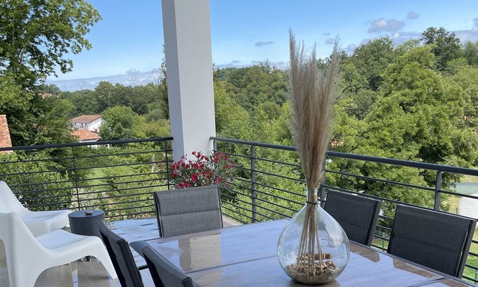 Urrugne Villa | Beautiful villa with swimming pool 10min from the beaches