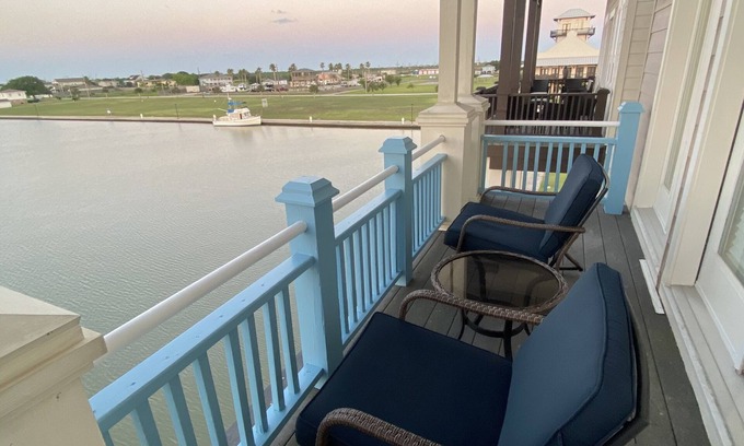 Galveston Cottage | Beautiful water front cottage