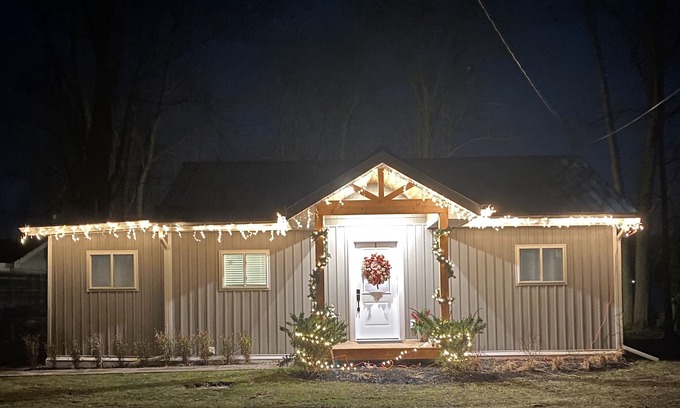 Quinte West House | Beautiful Waterfront Cottage