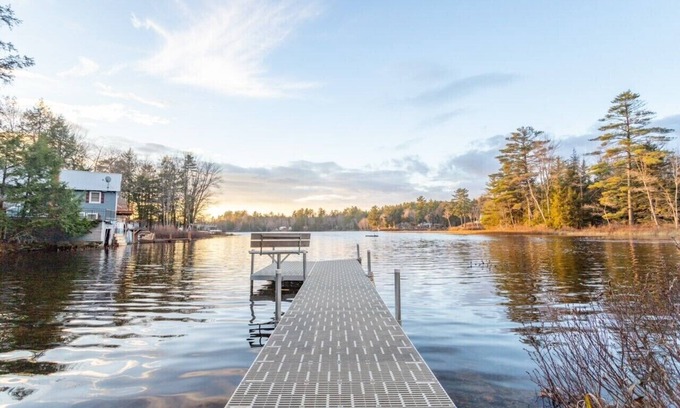 Acworth House | Beautiful Waterfront , four season home on charming Crescent Lake!