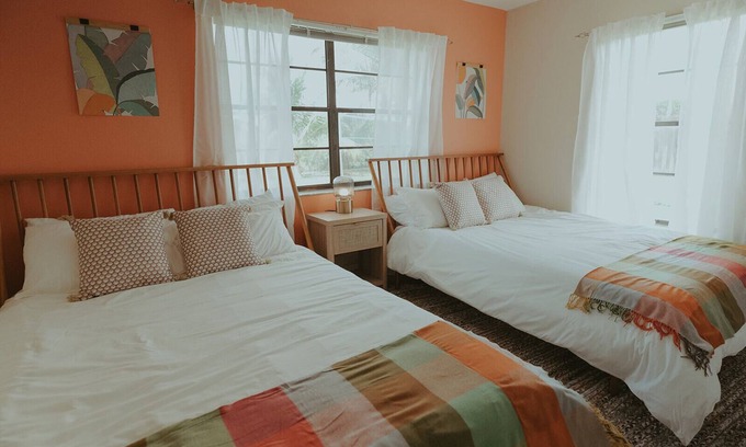 Lauderhill House | Beautiful Waterfront Family Getaway with a Pool