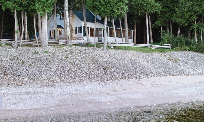 Park's Edge Cottages House | Beautifully Appointed 5 Bedroom, Waterfront Home - Sleeps 10