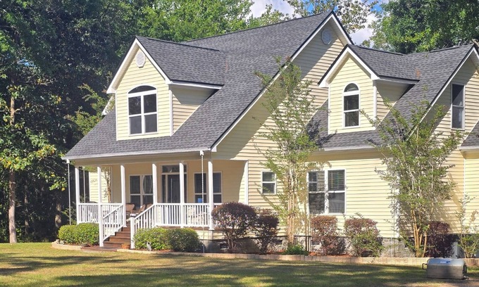 Dale House | Beautifully appointed river house with private dock and 10 minutes from Beaufort