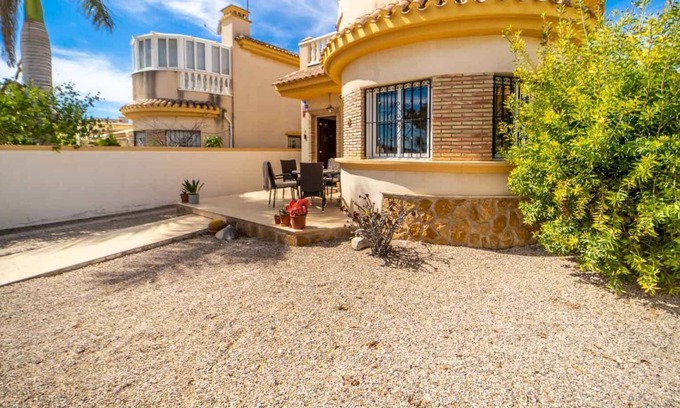 Roldan Villa | Beautifully Decorated Detached Villa FA3RN