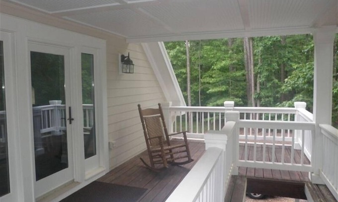 Lake Oconee Cottage | Beautifully extra large,1700sq ft., one bedroom 1.5 bath cottage/timber views