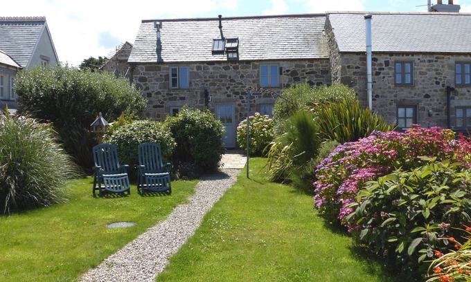 St Ives Cottage | Beautifully furnished Cornish cottage with sea views from all rooms
