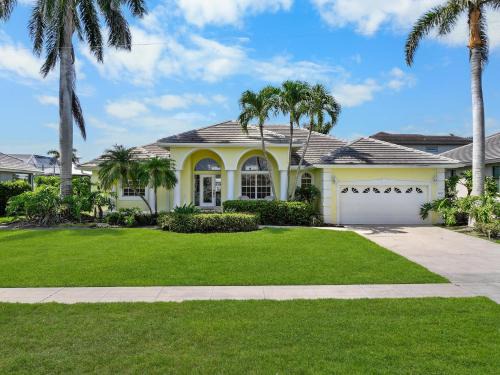 Marco Island House | Beautifully maintained waterfront home with pool